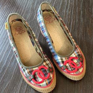 Sugar plaid coloured pump style wedgies in size 7.